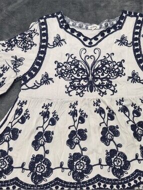 Kindred Women's Embroidery Scalloped  White Blue Boho Bluse Size M